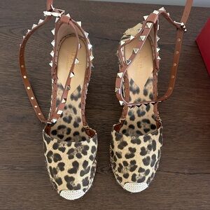 40 Valentino Leopard Print Espadrilles with Studded camel  ankle strap excellent